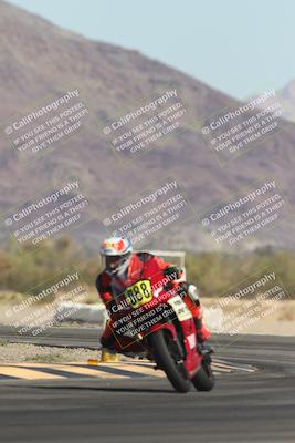 media/Oct-30-2025-Racers Edge (Thu) [[dabbdaf680]]/3-B Group/Session 2 (Turn 14)/